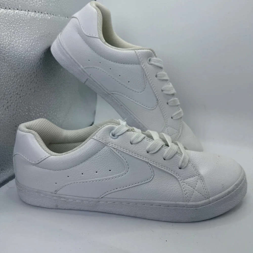 The Children's Place Sneakers White Casual Everyday Shoes Size 6